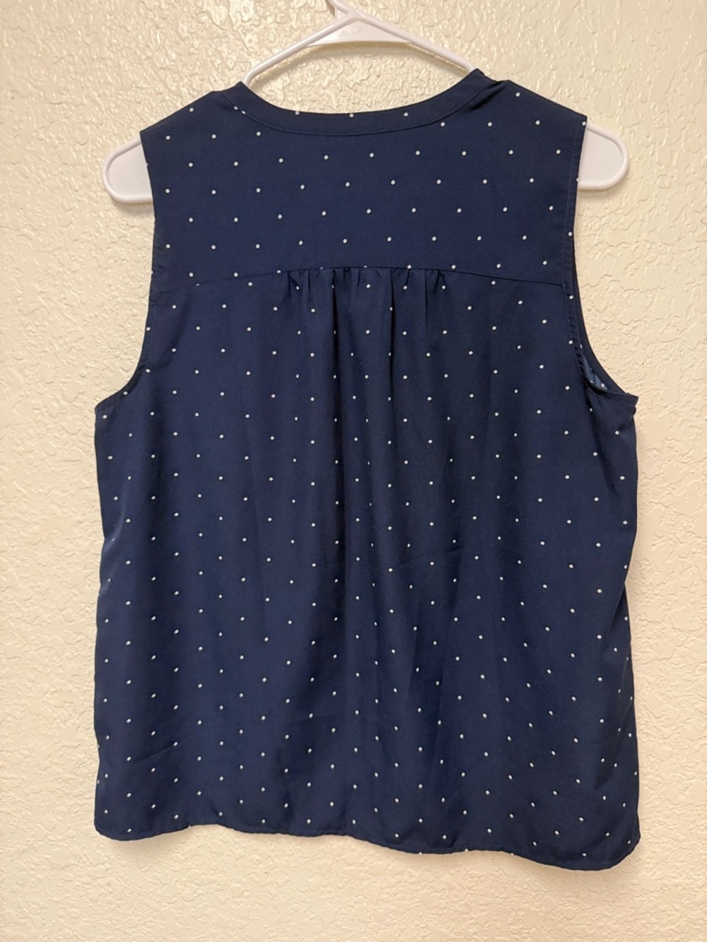 A NEW DAY Navy Polka Dot Sleeveless Button-Front Top Size Large - Picture 3 of 7